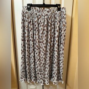 Ann Taylor - Large petite, leopard, mid-length pleated skirt , BNWT